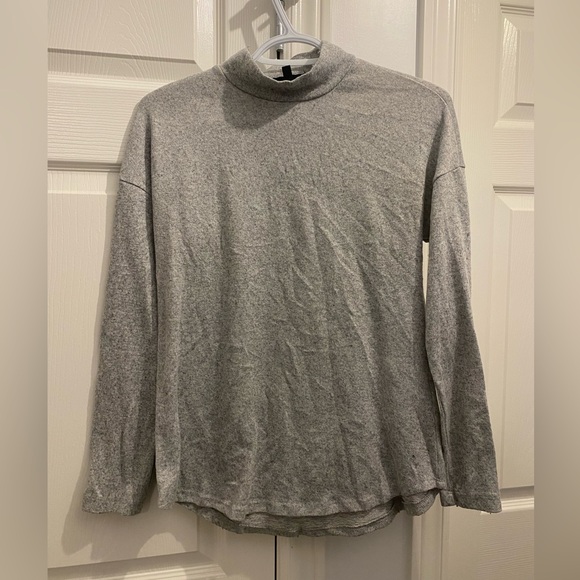 Medium “turtle”-neck-esque grey sweater - Picture 1 of 3
